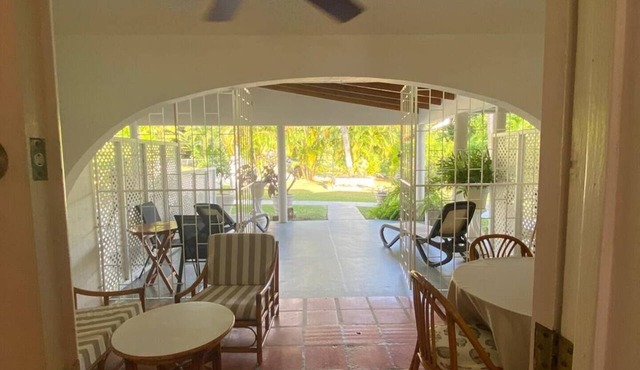 Charming Condo Sunset Palms #61 Holetown Beach pool access WiFi