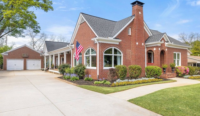 Charming historical 4-bedroom house in Downtown Buford, GA. in Buford