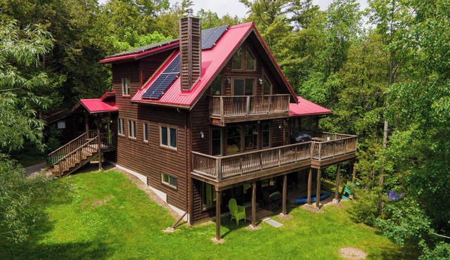 Charming Lakeside Cottage Retreat — Cozy, Quiet & Close to Town in Lakefield