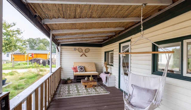 Cosy chalet with glamping tent and sauna in Anloo