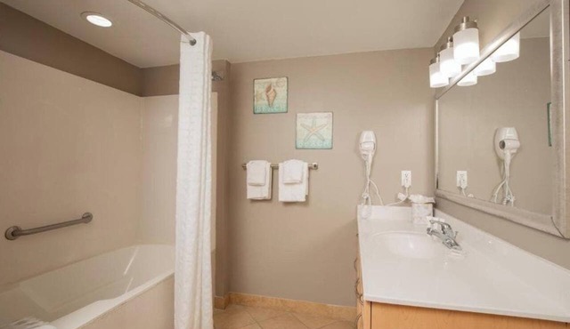 Cozy 2BR Condo w/Beautiful Ocean Views in North Myrtle Beach