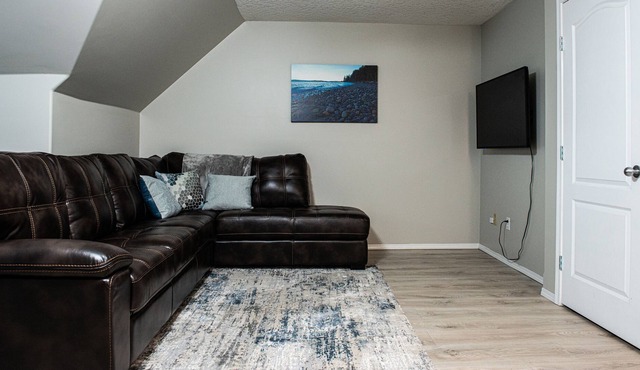 Cozy Mill Bay Getaway in Mill Bay