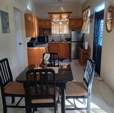 Cozy Suite, Wifi, Ac in Bedroom & 1 Minute Walk to West Coast Beach!
