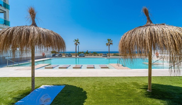 Cubo's Maruchi's Duna Beach Torrox Apartment/beachfront/communal pool/air conditioning/free wifi in Torrox Costa