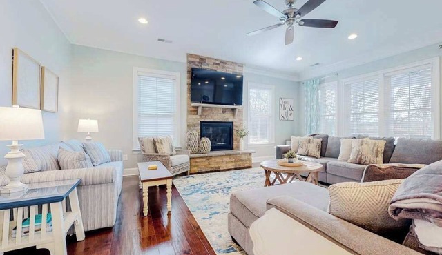 Dazzling Bayside Resort home with pools, gym, & athletic court - close to beach in Selbyville