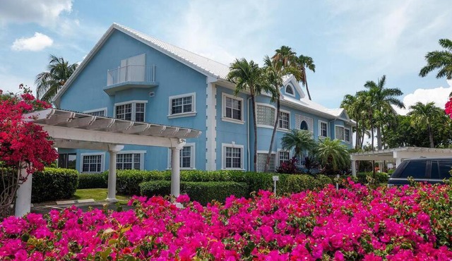 Deluxe Spacious Villa in George Town