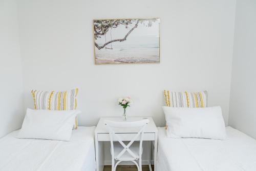 Entire Unit 02 Rooms 04 King Single Beds 11 kms to Goldcoast Airport in Terranora
