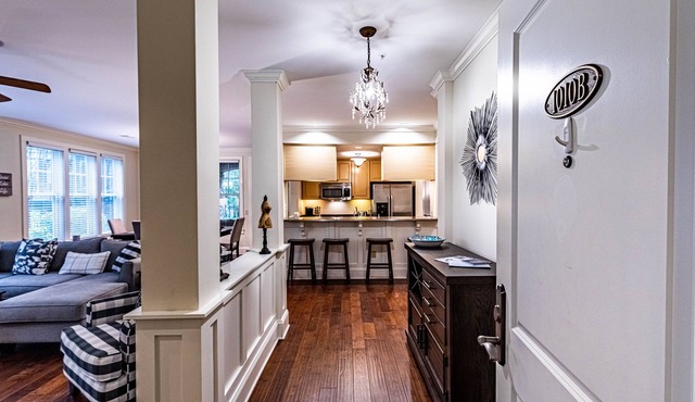 Escape to this Reynolds Lake Oconee two bedroom condo nestled in nature. in GREENSBORO