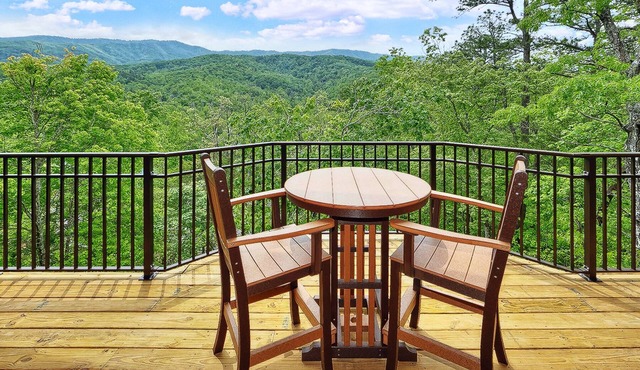 Ever After: Amazing Views, Hot Tub, Close to Town in Gatlinburg