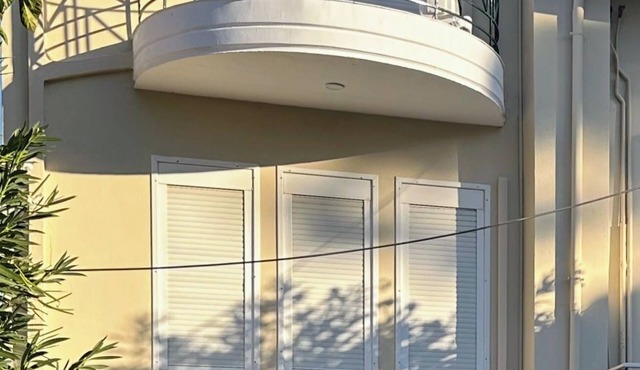 Gorgeous 8-bedroom House in Artemis town 10 min from airport 200m from the beach in Artemis