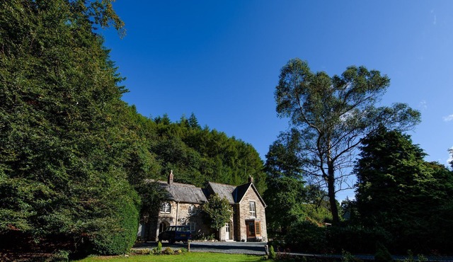 Gorgeous house in spectacular secluded grounds, with beaches nearby in Dobwalls