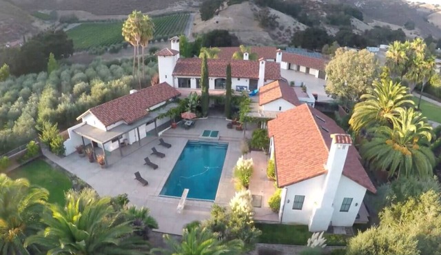 Hacienda House on Vineyard w/Pool/Hot Tub/GameRoom in Salinas