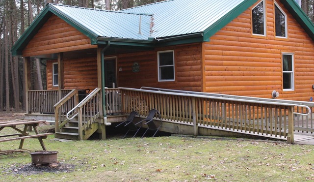 Handicap Cabin with hot tub ~ NO PETS in Clarington