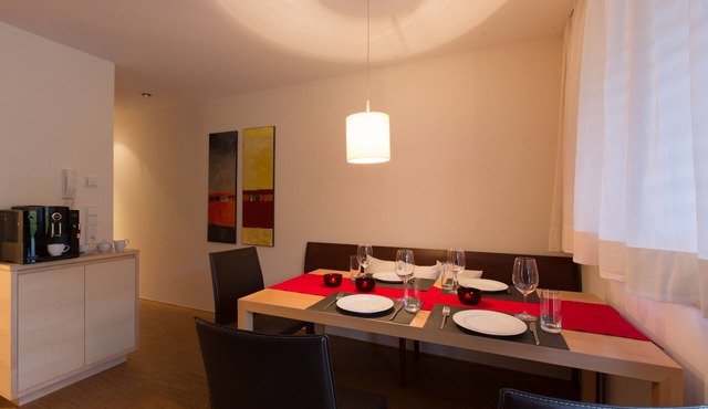 In the mid of the centre. 168 meters to the Neue Dorfbahn. All Sky programs with HD. in Warth