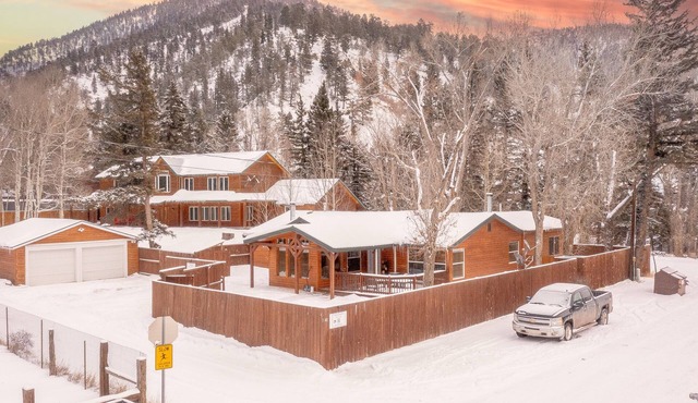 In Town-Red River3Bed3Bath, In Town of Red River 3Bed 3Bath in Red River