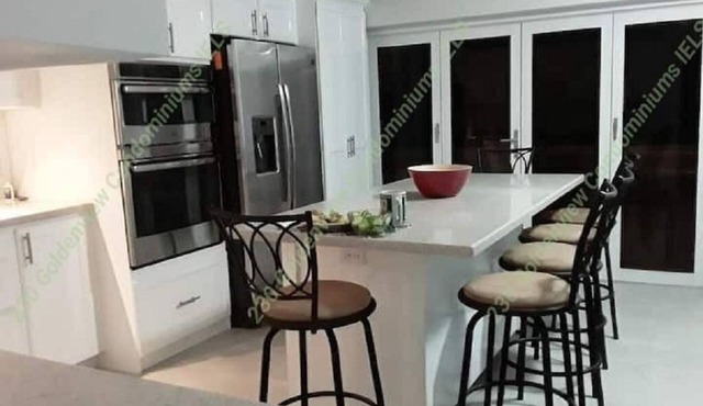 IRA EUGENE LUXURY SUITE "IELS" - Pool, Parking & Free Beach Housse Access