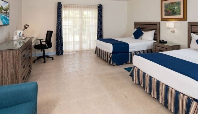 Island Escape Steps from Dover Beach with Pool Access