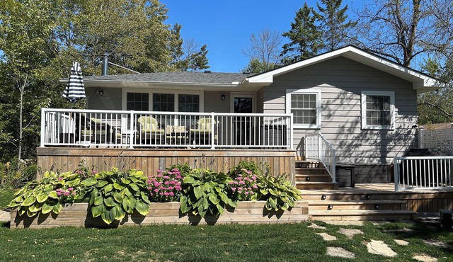 Lake Simcoe Beachfront Cottage in Brechin