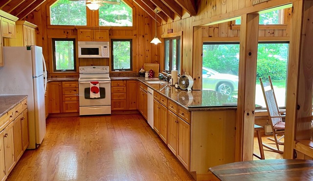 Lakefront cabins for family and friend gatherings in Brookfield