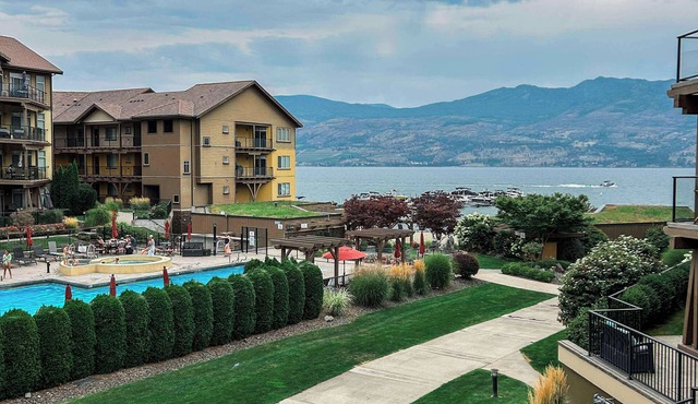 *LAKEFRONT + POOL VIEW* 3br/2bath Spacious + Beautiful Condo in West Kelowna