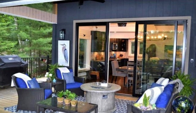 Lakeside Serenity: Modern Comfort Meets Nature in Dwight