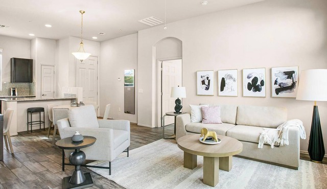 Landing | Beautiful 2BD, Clubhouse, Gym in Windsor