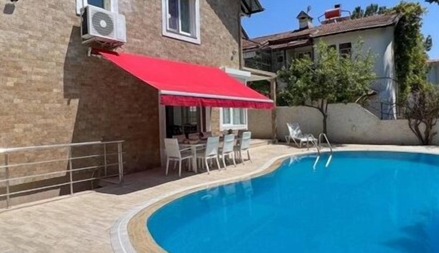 Large House only 100m to the beach, shopping and going out local centre Kemer in Kemer
