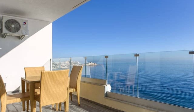 Lovely 3BR Apt with Seafront views in Sliema in Sliema