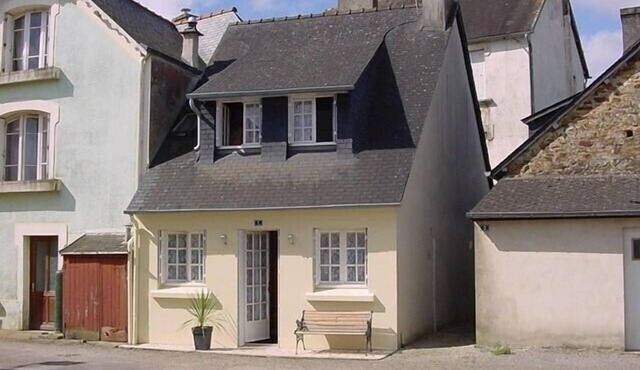 Lovely, quiet cottage, gite with log fire within National Park FREE WIFI in Dinéault