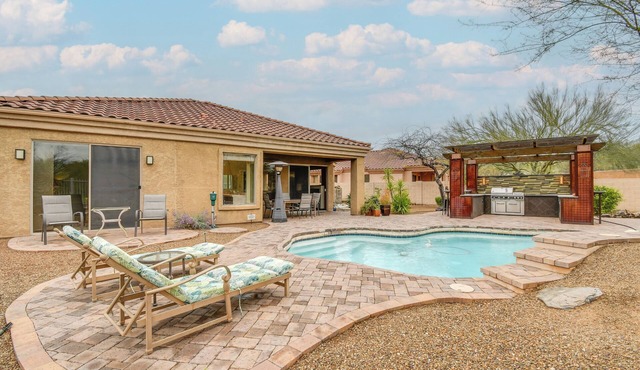 Luxe Couples Retreat w/Pool & Outdoor Kitchen! in Phoenix