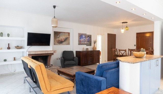 Luxury and Spacious apt for 8 guests | New features April 2025 in Alimos
