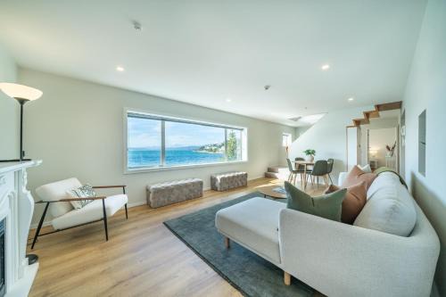 Luxury Beachfront Apartment - Entire 2 Level Apartment in Wellington