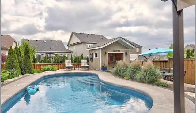 Luxury Home with Heated Pool, Hot Tub, BBQ & Beach - Living the Dream ! in Cobourg