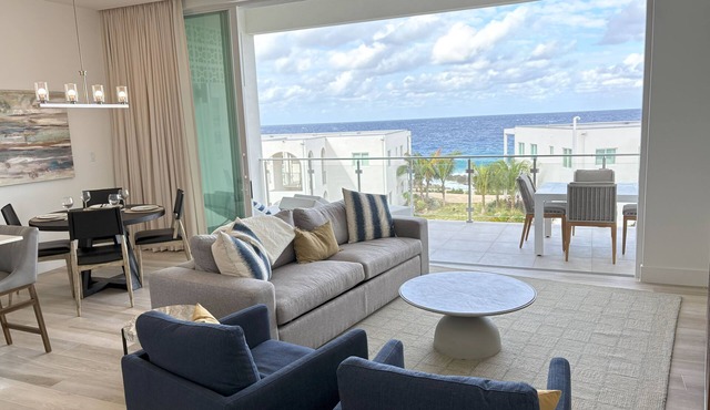 LUXURY/OVERSIZED - 1 Bed/1.5 Bath near AMAZING SHORE DIVING W/180° Ocean VIEWS in West Bay