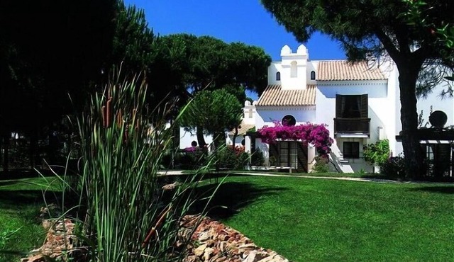 Luxury villa V2, sleeps 6, Elevator to the beach, Cliff, Pine Cliffs Golf in Olhos de Agua