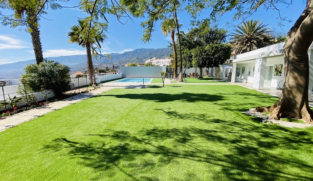 Malibú Ocean Villa in Santa Cruz De Tenerife