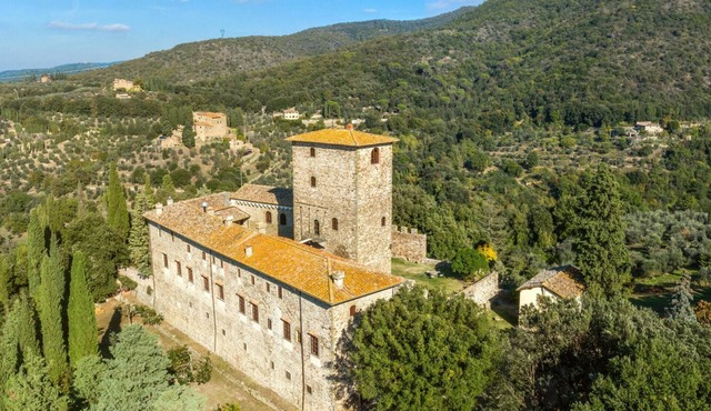 Medieval Castle 15 km from Florence, in the heart of "Chianti Classico" region in Firenze