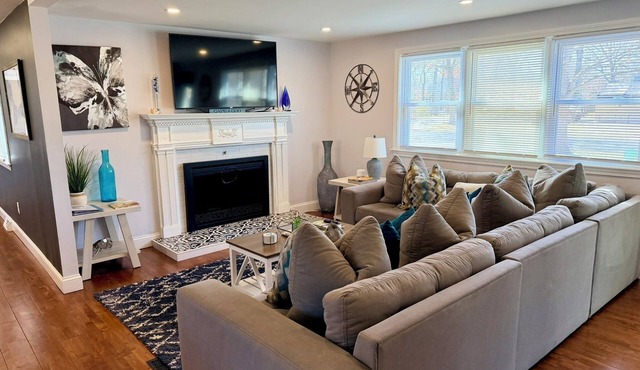Modern, Dog-Friendly, 4 Bedroom, 2 Bath Home in Yarmouth