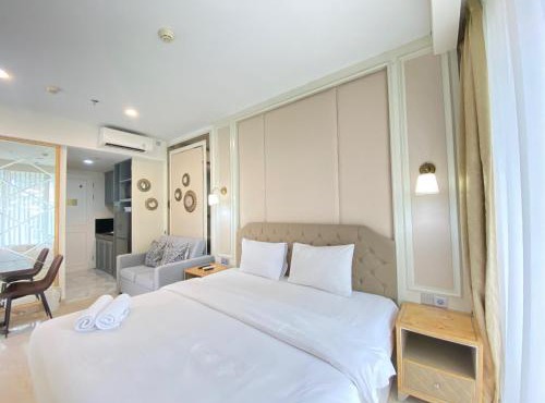 Modern Studio Room with Jacuzzi at Art Deco Apartment By Travelio in Bandung