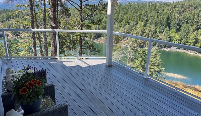 Oceanfront Suite Over Roche Cove Regional Park, Private and Pet Friendly! in Sooke