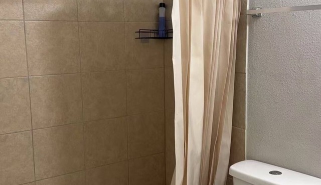 Only 38 dollars a night-Queen size bed room for two people in Texas City