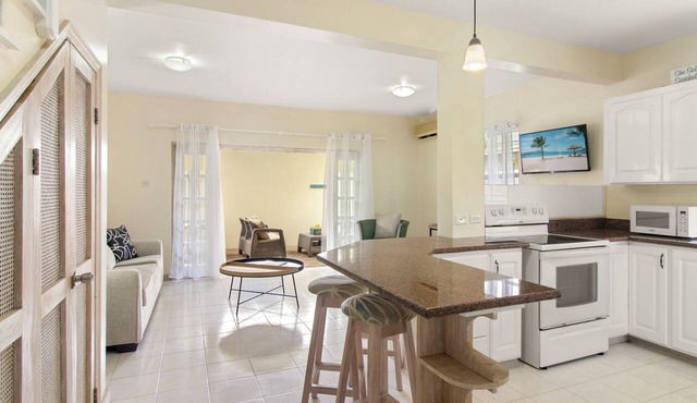 Palm View 4 - Cozy 2 bedroom apartment in Barbados