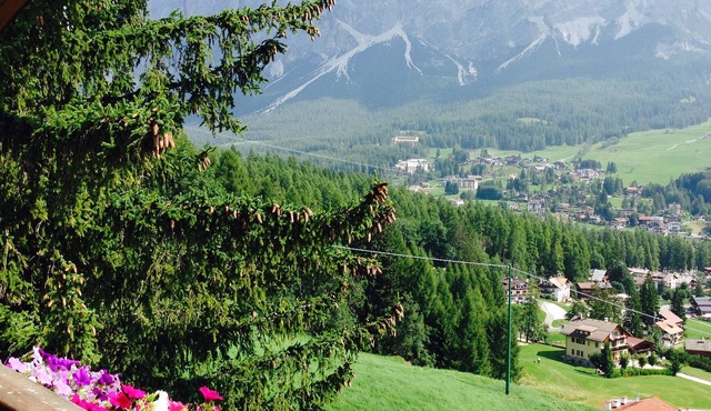 PANORAMIC ATTIC 2 MINUTES FROM SKY AREA TOFANA in Cortina D'Ampezzo