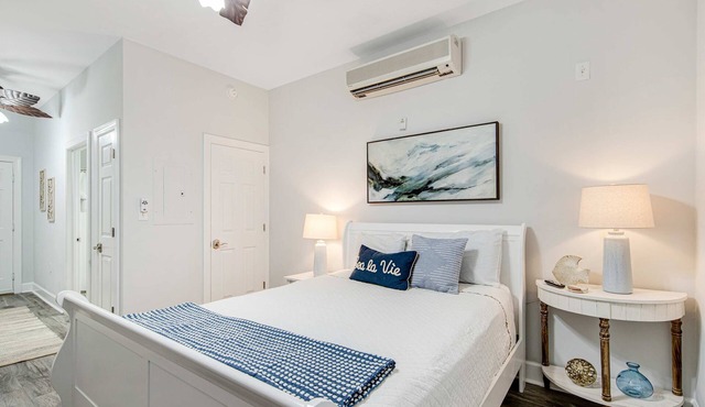 Peaceful studio with pool, convenient kitchenette, beach access & WiFi in Rosemary Beach