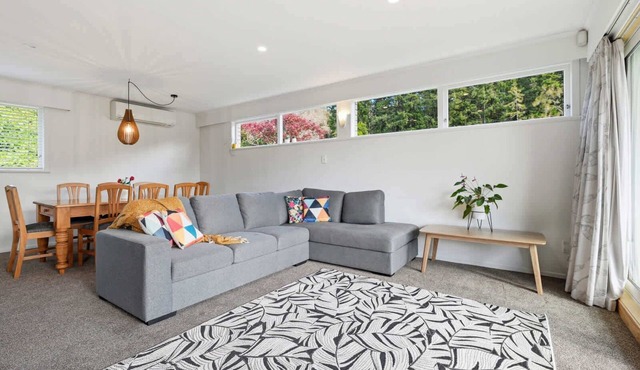 Redwoods Edge - Forest Walk, Spa Pool, Sleeps 12 in Rotorua