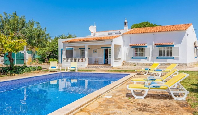 Relax with sunrise, sunset, and countryside scenery from your private terrace. in Estoi