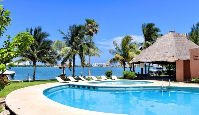 Relaxing view 2br apto 15min walking to the beach Genc3 in Cancún