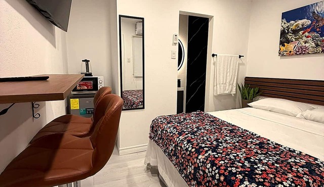 Room-hideaway Layover #26 - by Zenbreak in Oistins