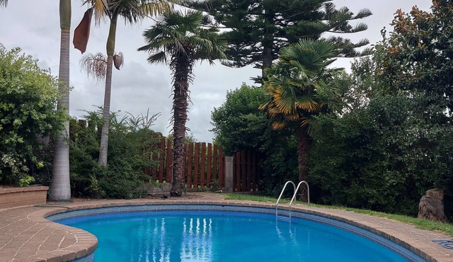 Sanctuary in your 2 bedroom unit. Safe parking directly outside. Pool & cabana. in Tauranga