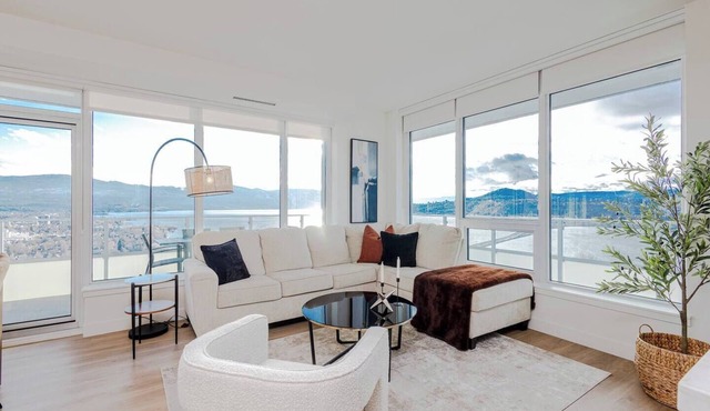 Skyfall 3 Bed 1 Den Lakeview Amenity Rich 30 Floor in Kelowna